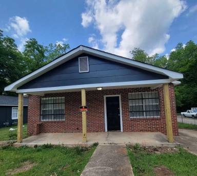 Main picture of 909 E 8th St