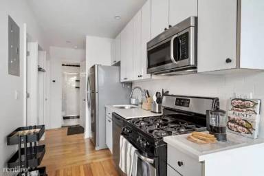 Main picture of 107 Greenpoint Ave