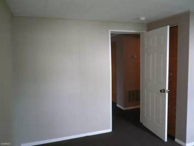 Main picture of 962 Charles St