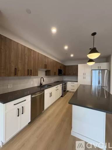 Main picture of 100 Plank St