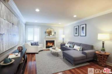 Main picture of 1262 S Barrington Ave
