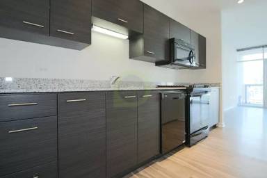 Main picture of 772 N La Salle Dr