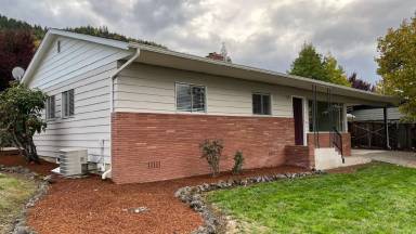 Main picture of 2431 W Crestview Ave