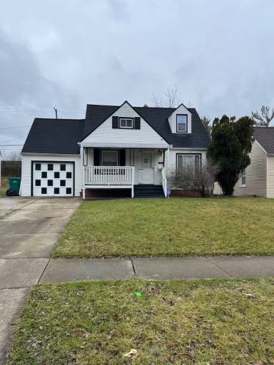 Main picture of 16604 Maple Heights Blvd