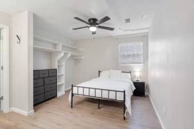 Main picture of 3613 Syracuse Dr