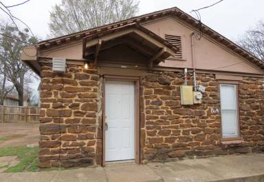 Main picture of 316 1/2 E Reeves St