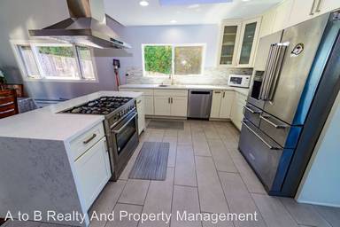 Main picture of 16620 Oak View Cir