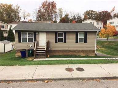 Main picture of 915 Giles Rd