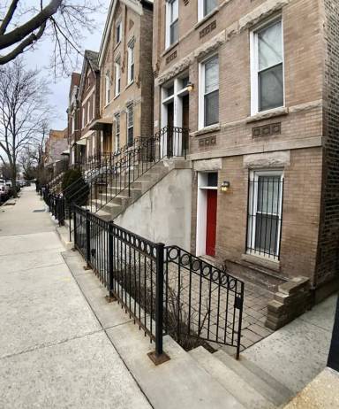 Main picture of 1821 N Hermitage Ave