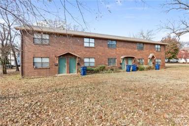 Main picture of 250 N Madison Street - C