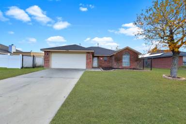Main picture of 2906 Maria Dr