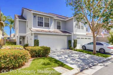 Main picture of 2720 E Walnut Ave