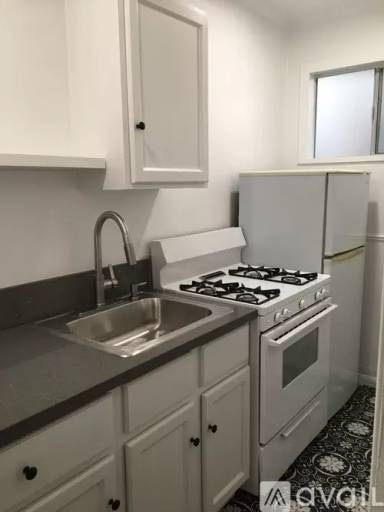 Main picture of 176 1st St