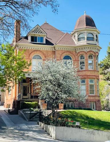 Main picture of 140 E 2nd Ave