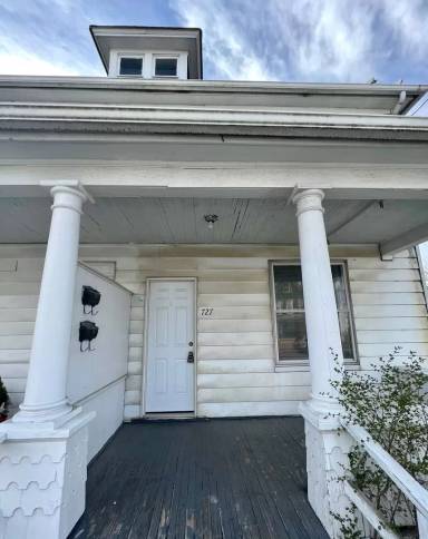 Main picture of 727 Virginia Ave