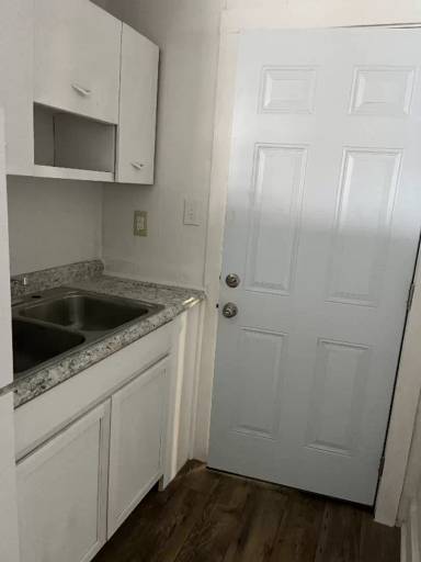 Main picture of 713 W Adams St
