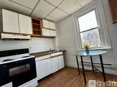Main picture of 713 Broadway
