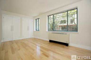 Main picture of 100 Jane St Apartments