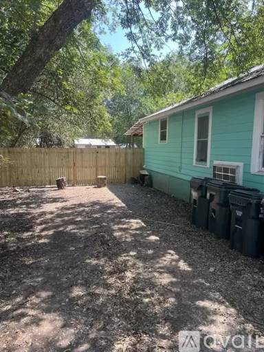 Main picture of 1019 W Martin Luther King Dr
