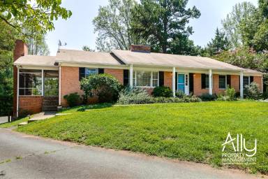 Main picture of 102 Lancaster Ct