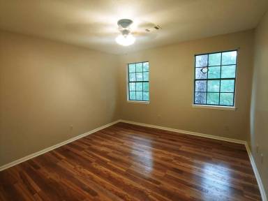 Main picture of 5 Hickory Ln
