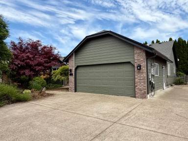 Main picture of 555 Edwards Dr