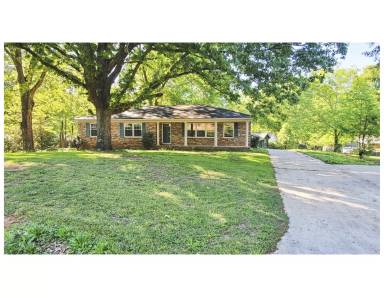 Main picture of 110 Brookwood Ct