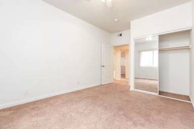 Main picture of 10883 Rose Ave