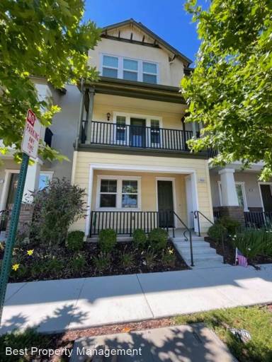 Main picture of 3909 Portola Cmn