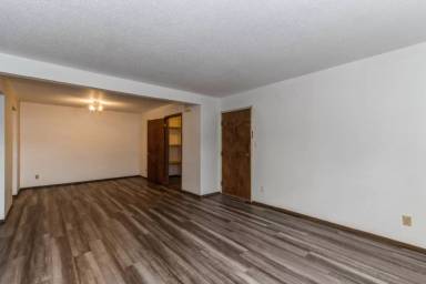 Main picture of 307 N Corn St