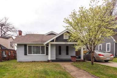 Main picture of 3324 E 4th St