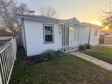 Main picture of 2118 Burnet St