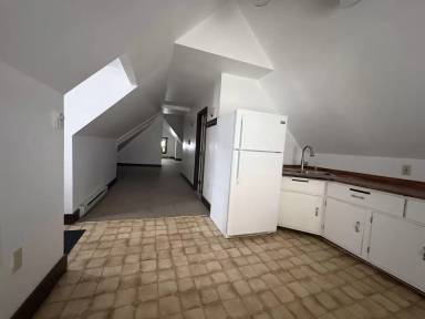 Main picture of 74 Hanks St