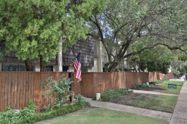 Main picture of 2710 Douglas Ave