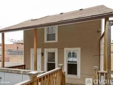 Main picture of 1013 W Armitage Ave