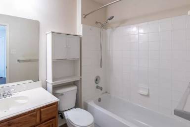 Main picture of 3830 Palace Pl