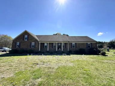 Main picture of 700 Middle Ridge Dr