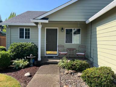 Main picture of 1426 NW Chardonnay Dr