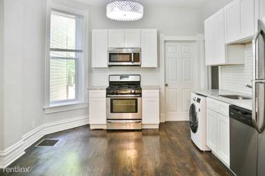 Main picture of 1446 W Fletcher St