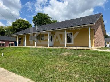 Main picture of 510 W Gilman Rd