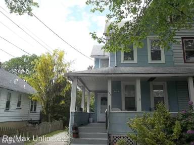 Main picture of 528 Burlington Ave