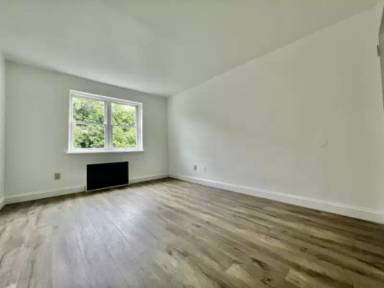 Main picture of 129 Bruce Ave