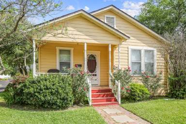 Main picture of 1112 Baker Ave