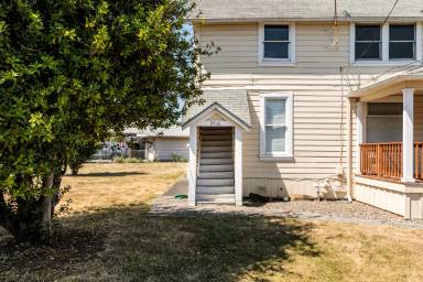Main picture of 2516 Columbia Blvd
