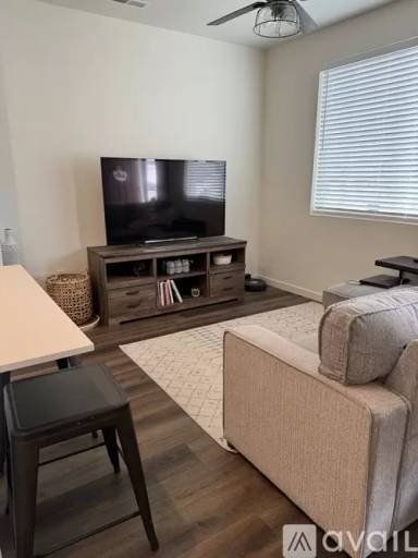 Main picture of 284 Oriole Way
