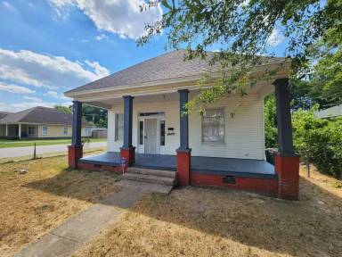 Main picture of 1601 Chandler St