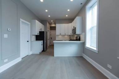 Main picture of 2618 W Evergreen Ave