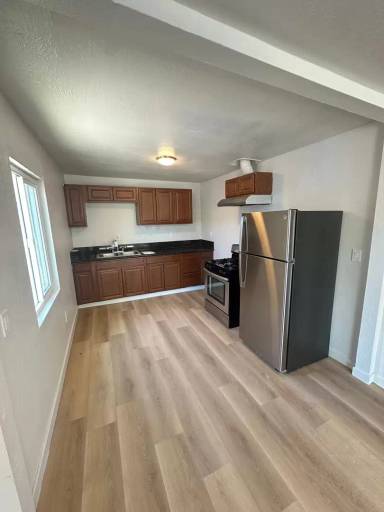 Main picture of 3010 E 18th St