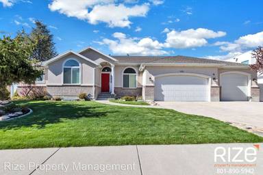 Main picture of 575 E Rocky Knoll Ln