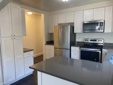 Main picture of 902 Pleasant Ave
